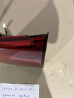 Toyota Land Cruiser 200 2007–2021 Poisto Takavalon sisäosa oikea 2016-2021 (OEM-standardi) (takaluukkuun) (haljennut) kuva 1