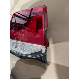 B-laatu Takavasen sisempi takavalo 2016-2021 (OEM-standardi) (takaluukkuun) (haljennut) Toyota Land Cruiser 200 2007–2021 kuva 2