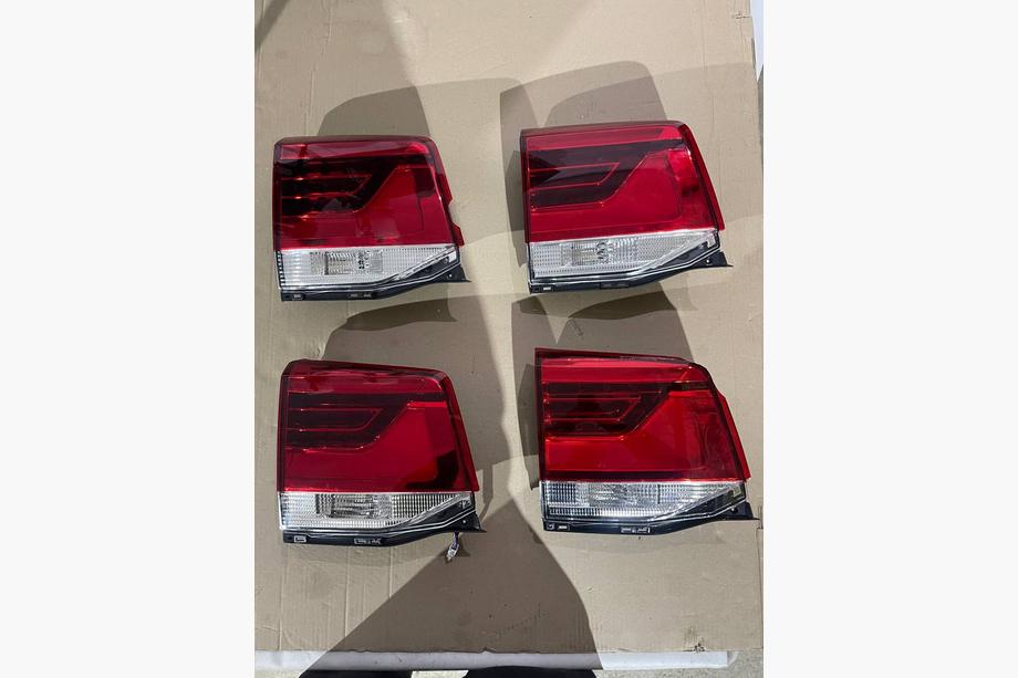 Toyota Land Cruiser 200 2007–2021 B-laatu Takavasen sisempi takavalo 2016-2021 (OEM-standardi) (takaluukkuun) (haljennut) Image