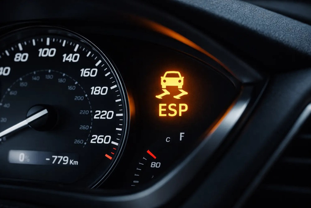Mitä ESP tarkoittaa autossa?