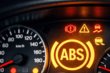 Miksi ABS palaa autossa? Merkin tulkinta mittaristossa kuva 1