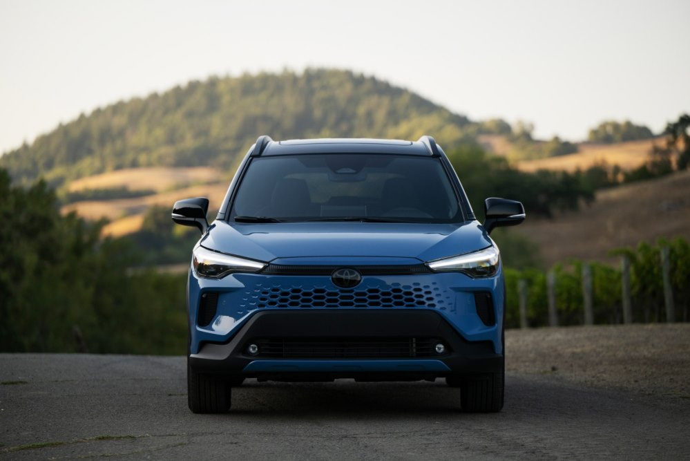 Toyota Corolla Cross (facelift 2024) -arvostelu: kompakti perhe-SUV