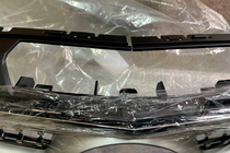 Mercedes CLS C218 2011–2018 Poistotuote: Etusäleikkö 2011-2014 (Diamond Silver) kuva 3