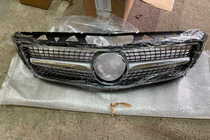 Mercedes CLS C218 2011–2018 Poistotuote: Etusäleikkö 2011-2014 (Diamond Silver) kuva 2