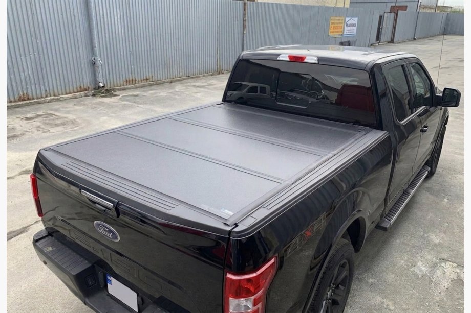 Toyota Hilux 2015– 4-osainen taittuva lavapeite Image