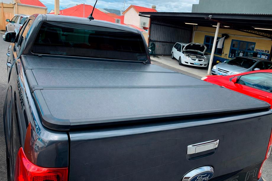 Toyota Hilux 2015– 3-osainen lavakansi (2020-) Image