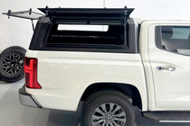 Mitsubishi L200 2024– Alumiininen lavakate ikkunoilla kuva 3