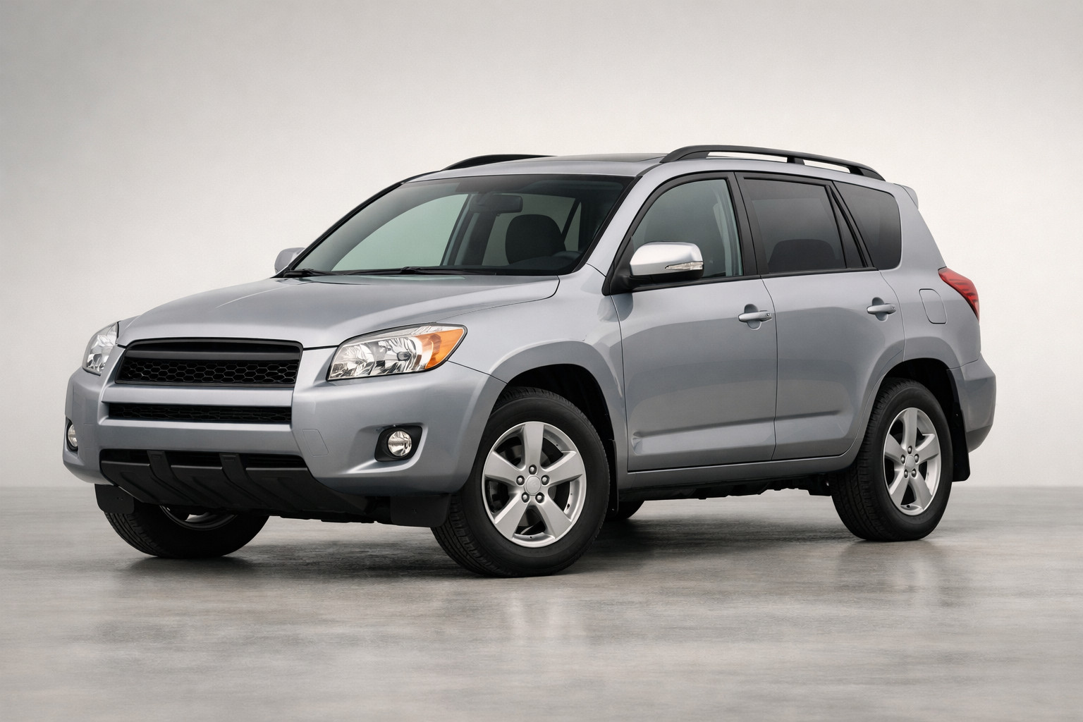 Toyota RAV4 2006-2013 - katsaus: onko tästä sukupolvesta järkeä tänään?