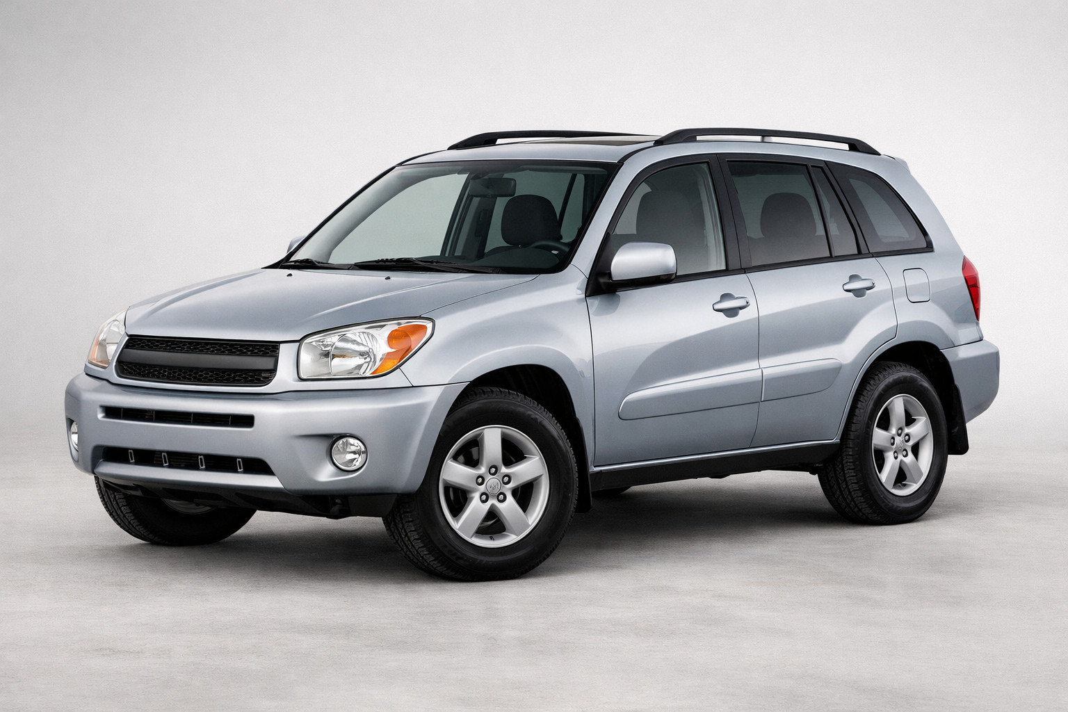 Toyota RAV4 2001-2005 - mitä vanhan koulun piirteitä on yhä jäljellä