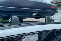 Jeep Grand Cherokee WL 2021– Kattotelineen poikkitangot integroituihin kattokaiteisiin OEM (2 kpl) kuva 6