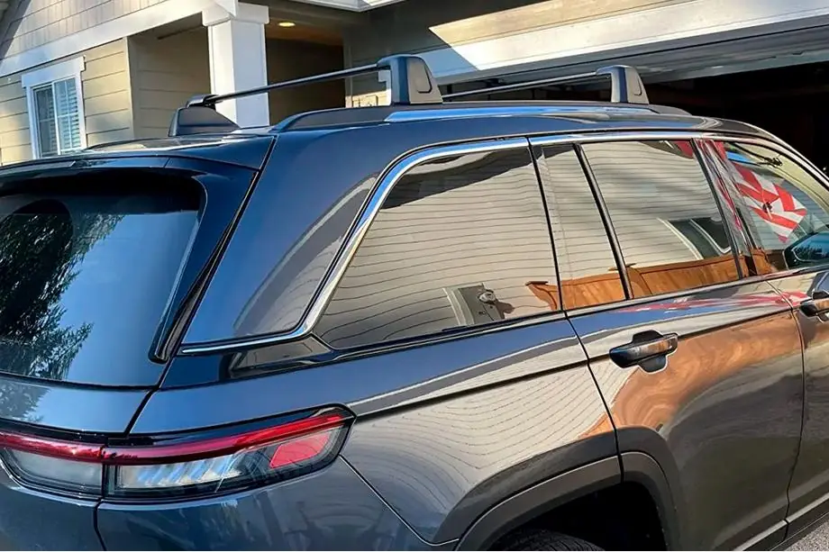 Jeep Grand Cherokee WL 2021– Kattotelineen poikkitangot integroituihin kattokaiteisiin OEM (2 kpl) Image