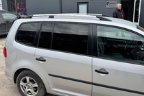 Volkswagen Touran 2010–2015 Kromatut kattokaiteet kuva 2