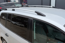 Volkswagen Touran 2010–2015 Kromatut kattokaiteet kuva 10