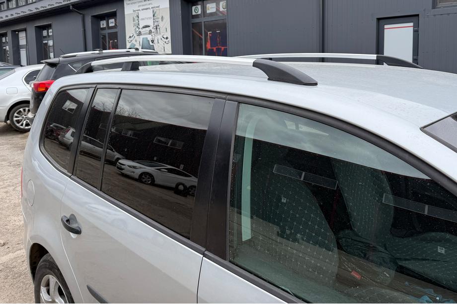 Volkswagen Touran 2010–2015 Kromatut kattokaiteet Image