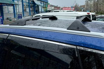 Nissan X-trail T33/Rogue 2022– Kattotelineen poikkitangot integroituihin kattokaiteisiin OEM (2 kpl) Musta kuva 9