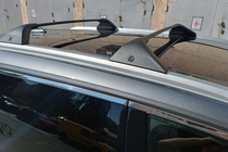 Nissan X-trail T33/Rogue 2022– Kattotelineen poikkitangot integroituihin kattokaiteisiin OEM (2 kpl) Musta kuva 30