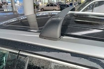 Toyota Highlander 2013–2019 Kattotelineen poikkitangot integroituihin kattokaiteisiin OEM (2 kpl) Harmaa kuva 8