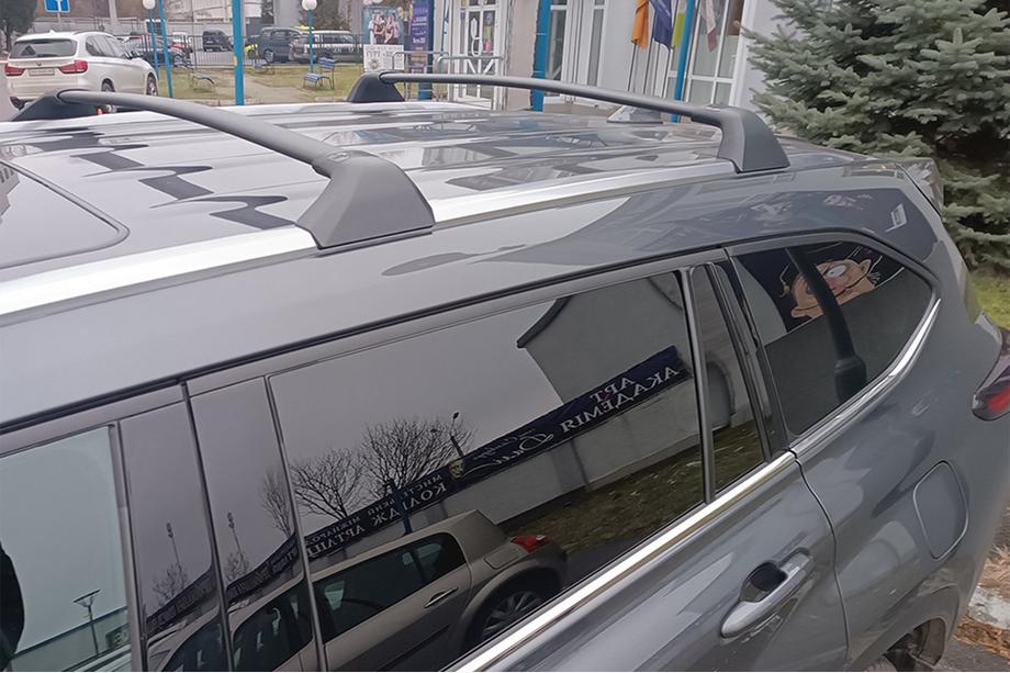 Toyota Highlander 2019– Kattotelineen poikkitangot integroituihin kattokaiteisiin OEM (2 kpl) Image