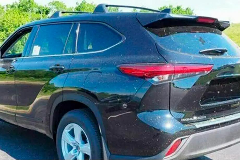 Toyota Highlander 2019– Lukittavat OEM-poikittaispalkit alkuperäisiin kiinnityspisteisiin (2 kpl) Image