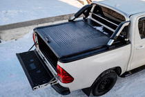 Mitsubishi L200 2024– OEM rullakate (mekaaninen, kahvalla ja lukolla) kuva 3