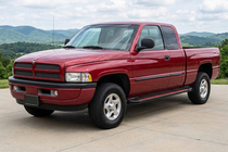 Dodge RAM (BR/BE) 1994–2002 Sivuporrassarja Maya Red (2 kpl, alumiini) kuva 1