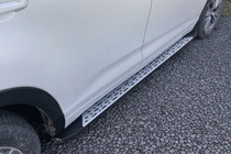 Toyota Highlander 2013–2019 Sivukynnykset Original Design (EU ja USA, 2 kpl, alumiini) kuva 1