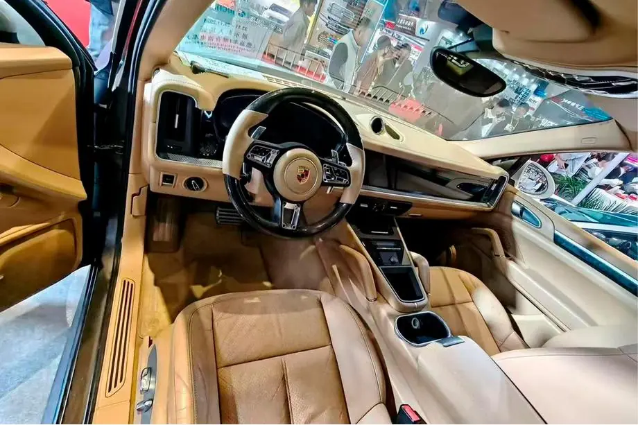 Porsche Cayenne 2018– Sisätilan päivityssarja Cayenne E4 2026 Image
