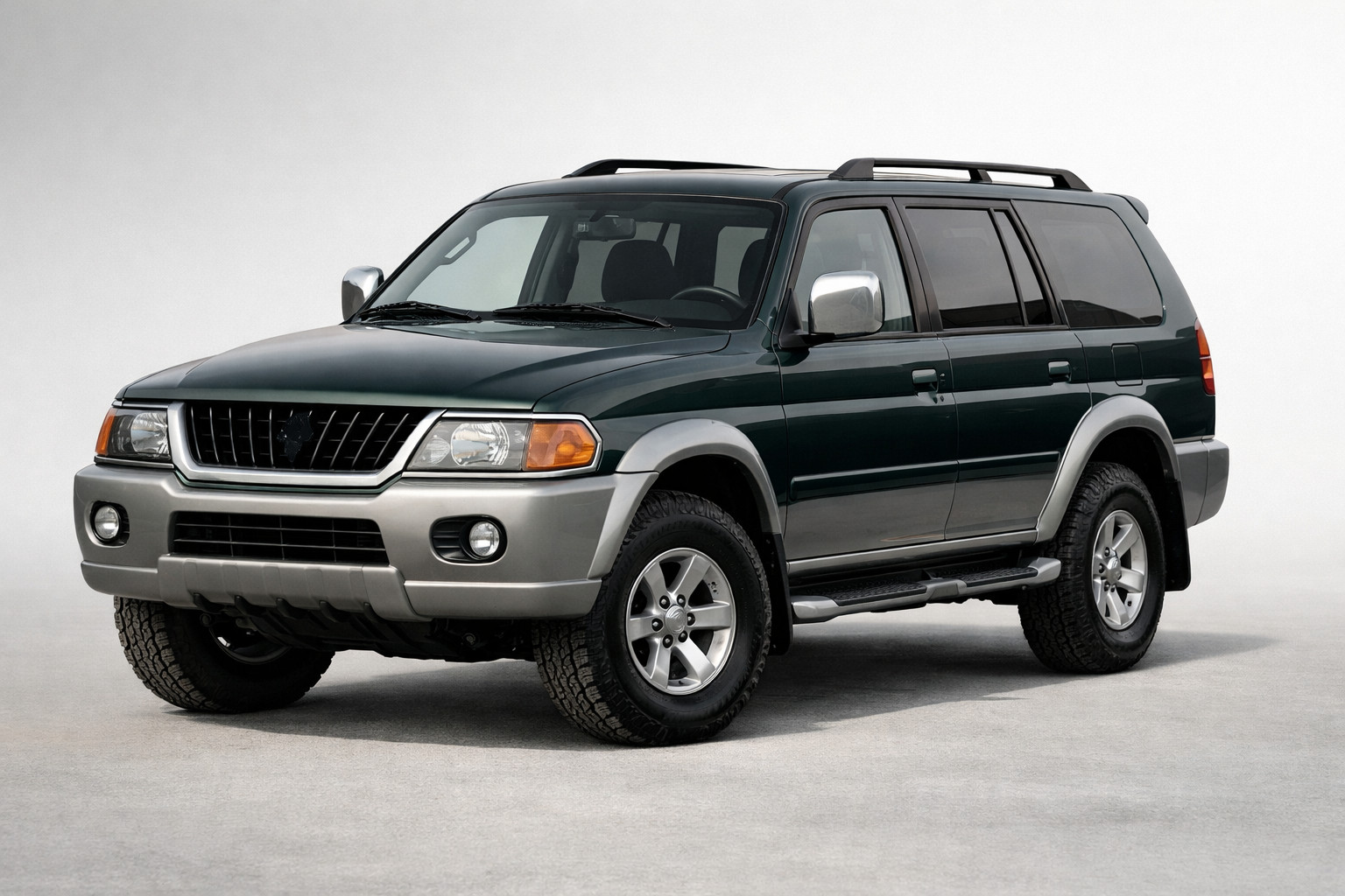 Mitsubishi Pajero Sport 1996–2007 -arvostelu: vanha runko-SUV ilman krumeluureja