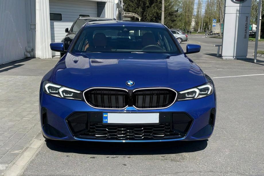 BMW 3-sarja G20/G21 2018– M-Look LED munuaismaski (2022+, kiiltävä musta) Image