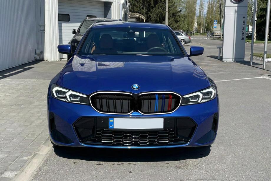 BMW 3-sarja G20/G21 2018– M-Color LED -munuaismaski (2022+, kiiltävä musta) Image