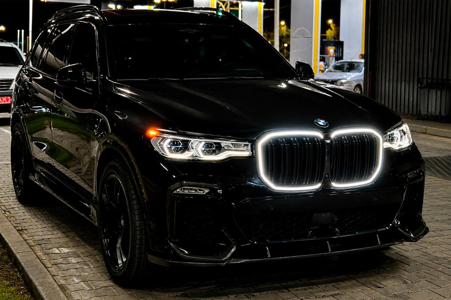 BMW X7 G07 2019– BMW munuaismaski M-Look LED (2019-2022, kiiltävä musta) Image