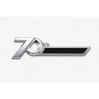 Embleemi Toyota 70 vuotta (22 cm x 6,3/2,5 cm)