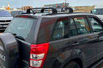 Suzuki Grand Vitara 2005–2017 Kattotelineen poikkitangot alkuperäisiin kiinnityspisteisiin Ecem V3 (2 kpl) Musta, 110 cm kuva 2