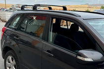 Suzuki Grand Vitara 2005–2017 Kattotelineen poikkitangot alkuperäisiin kiinnityspisteisiin Ecem V3 (2 kpl) Musta, 110 cm kuva 3