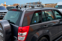 Suzuki Grand Vitara 2005–2017 Kattotelineen poikkitangot alkuperäisiin kiinnityspisteisiin Ecem V3 (2 kpl) Musta, 110 cm kuva 5