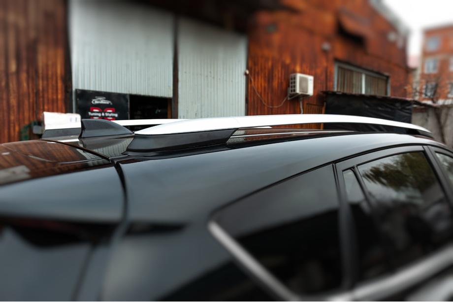 Toyota Rav 4 2013–2018 Harmaat OEM-kattokaiteet (alumiini) Kuva 3