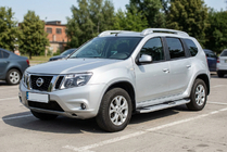 Nissan Terrano 2014– Mevsim Grey sivuporrastangot (2 kpl, alumiini) kuva 1