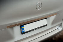 Mercedes Vito/V-class W447 2014– Leveä rekisterikilven ylälista (ruostumaton teräs) kuva 3