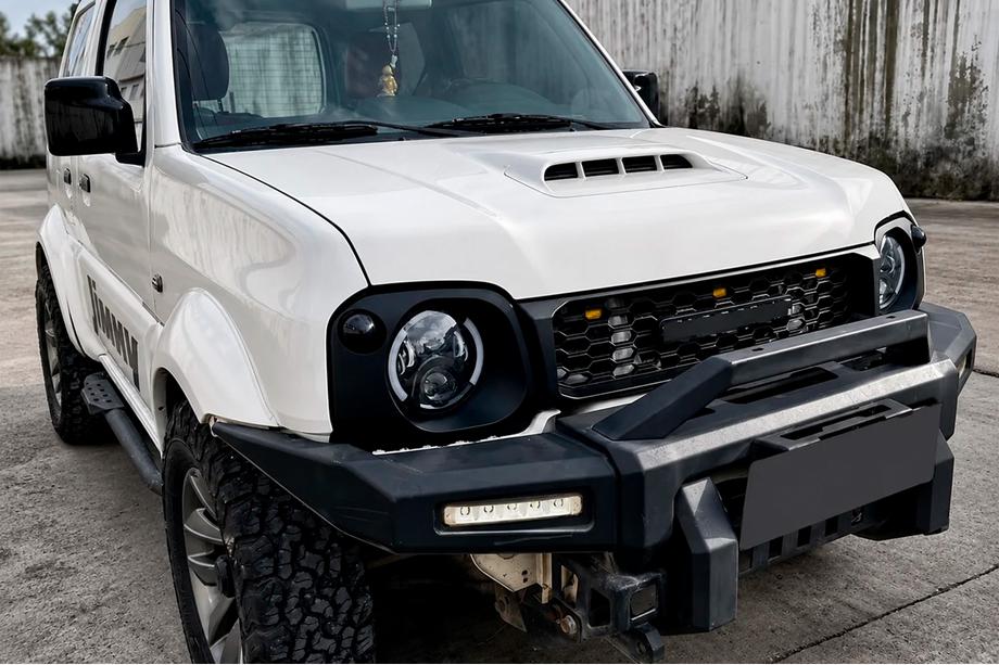 Suzuki Jimny 1998–2018 Ajovalosarja ja etusäleikkösarja (OffRoad) Image
