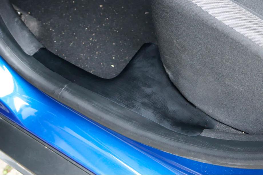 Dacia Duster 2018–2024 Sisäpuolen kynnyslistasuojat EuroCap (4 kpl, ABS) Image