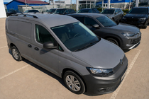 Volkswagen Caddy 2020– Mustat kattokaiteet (turkkilainen design) Vakiomalli, muoviset jalat kuva 4