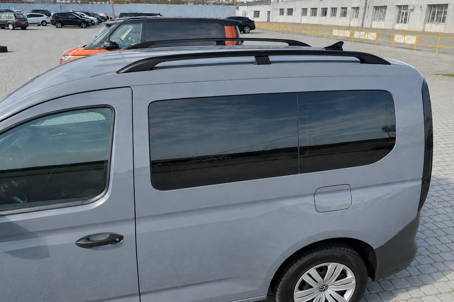 Ford Connect 2021– Mustat kattokaiteet (turkkilainen design) Image