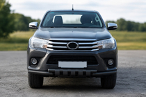 Toyota Hilux 2015– Etupuskurisuoja F3-34 Black (ruostumaton teräs) kuva 1