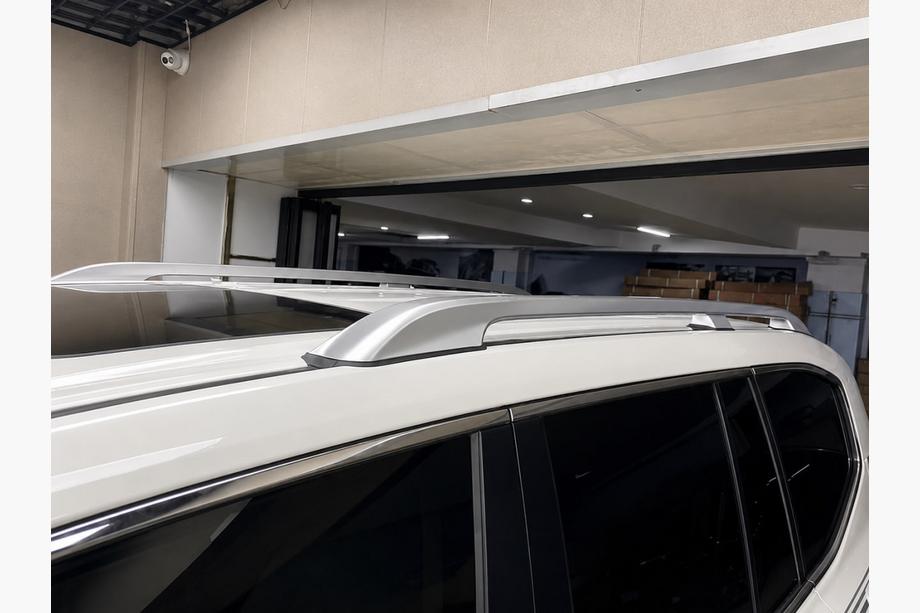 Toyota Land Cruiser 300 2021– Harmaat OEM-kattokaiteet (alumiini) Image