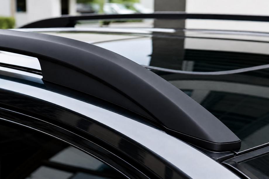 Toyota Corolla Cross 2020– Mustat OEM-kattokaiteet (alumiini) Image