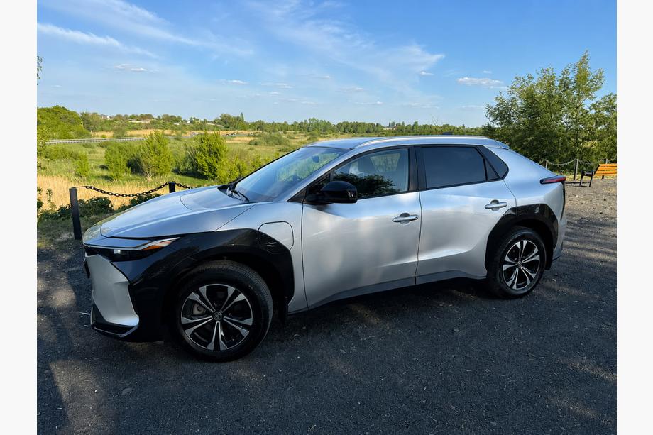 Toyota bZ4X 2022– Integroidut OEM-kattokaiteet, harmaat (alumiini) Image