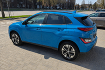 Hyundai Kona 2017–2023 Mustat OEM kattokaiteet (alumiini, liimakiinnitys) kuva 2