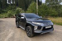 Mitsubishi Pajero Sport 2015– Integrointut kattokaiteet mustat OEM (2019-, alumiini) kuva 1