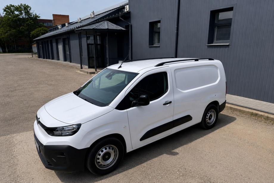 Citroen Berlingo/Multispace 2018– Mustat kattokaiteet (turkkilainen design) Kuva 4