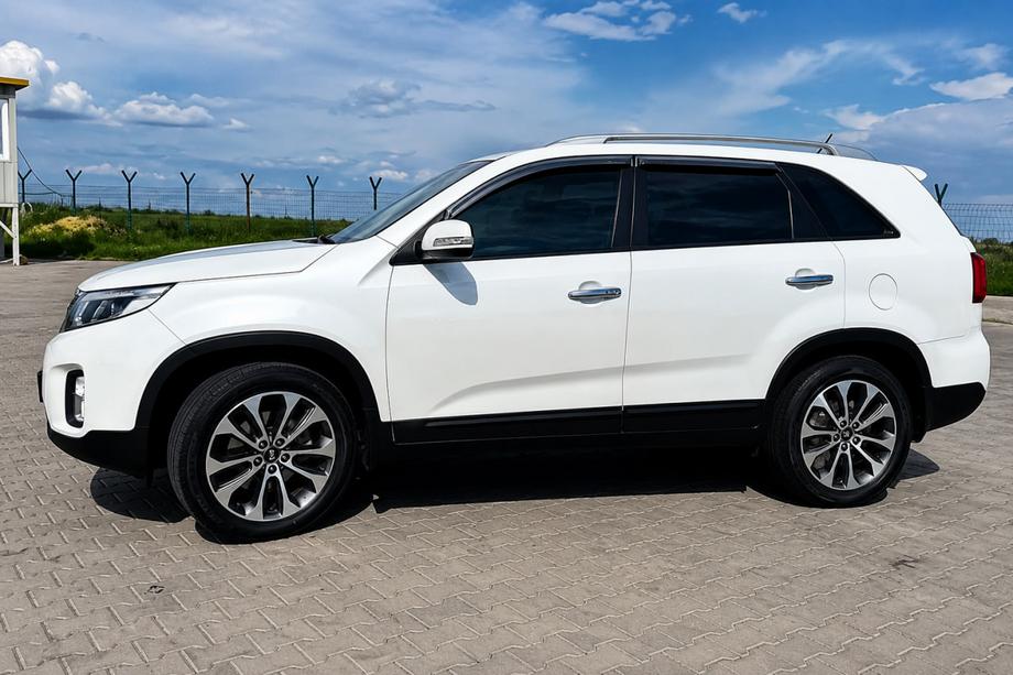 Kia Sorento II XM 2009–2014 Harmaat OEM-kattokaiteet (alumiini, liima-asennus) Image